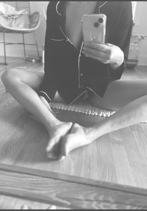 Thumbnail Dirty Mirror, Dirty Feet: MirrorSelfie Adventure with targetmom82