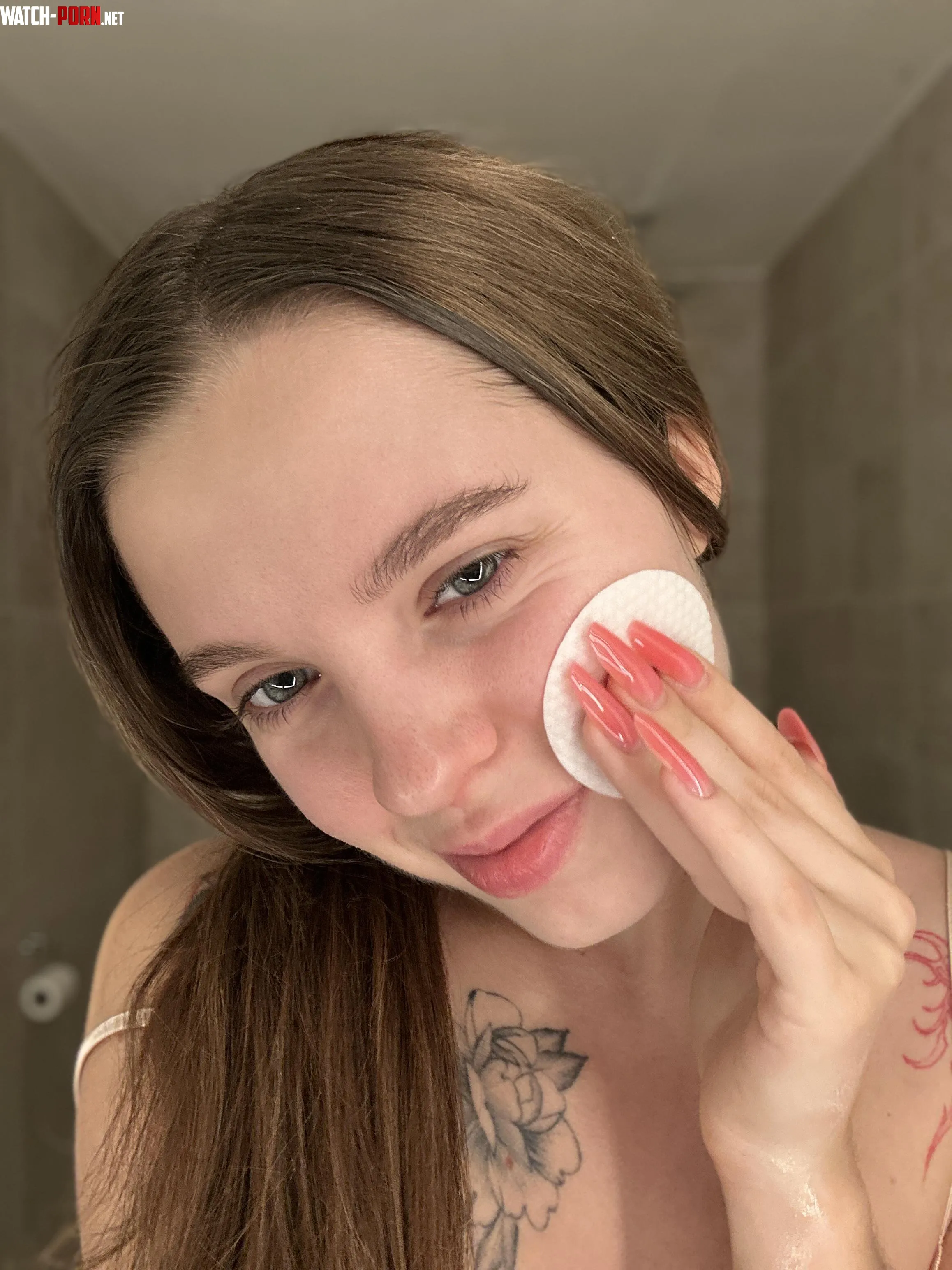 I dont forget to take care of my skin and nails by flippinmylid