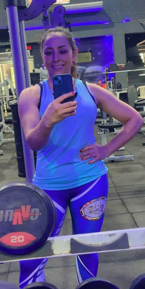 Thumbnail Start Stylish: girlypinkyx Embraces Leggings