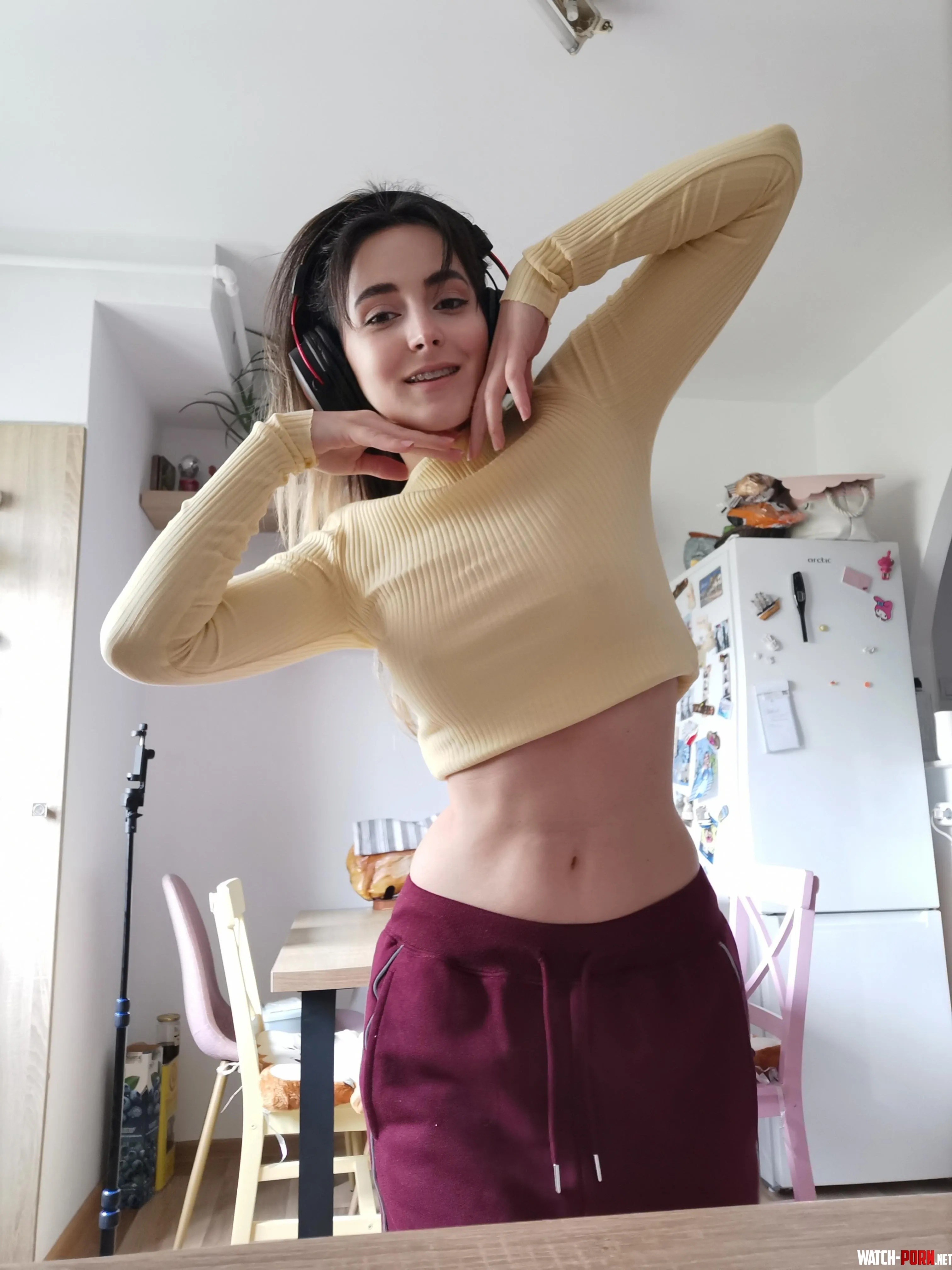 I never thought I would love yellow crops on me by miremi137