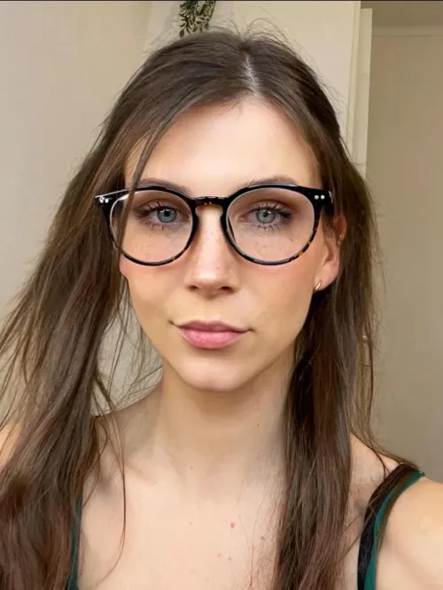 Thumbnail Glimpse into the Beauty of Ivy Nash | Amazing_North3922