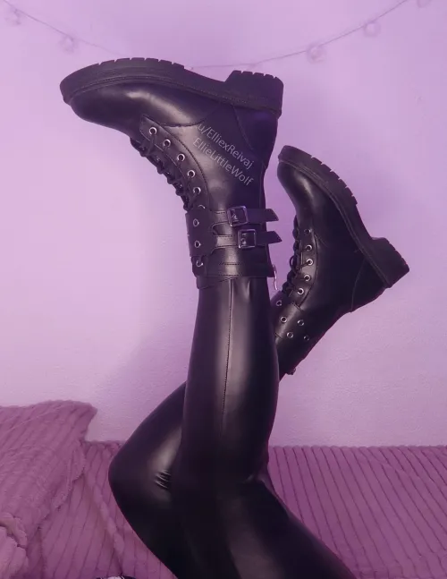 Thumbnail Bad Girl and Good Girl Mix: ElliexReivaj's LadiesInLeather Confession