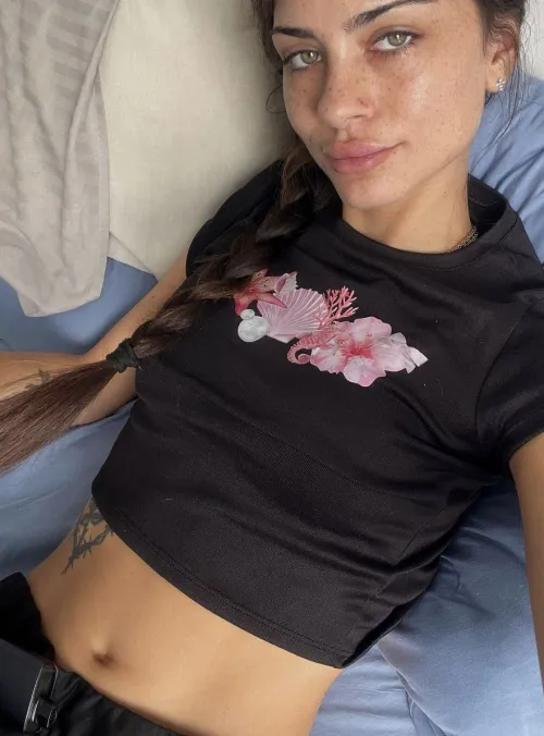 Thumbnail Comfort in Croptops: Sarahlienchen's Journey