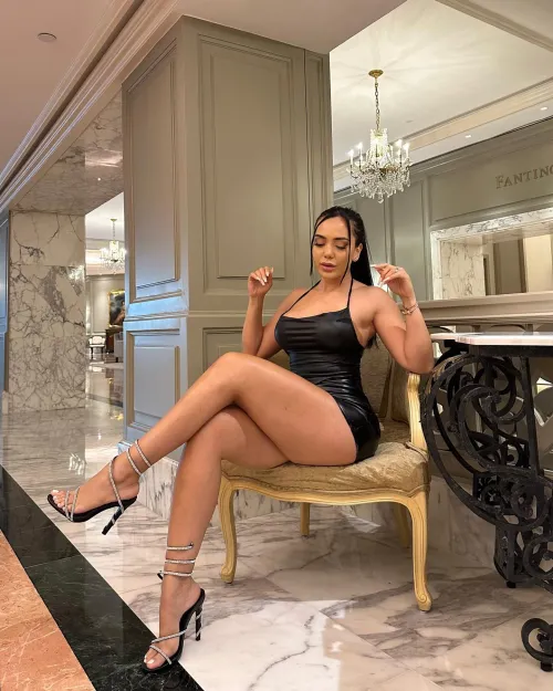 Thumbnail Legs of Grace: Beauty Captured by pm89 for Your Admiration