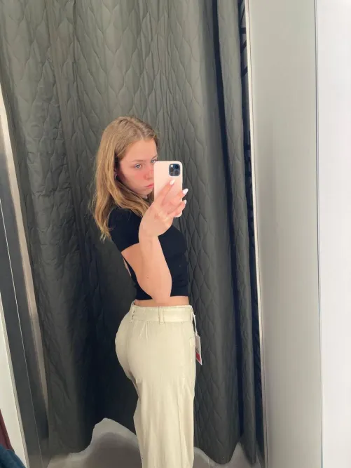 Thumbnail Never Disappointing - enchantedflowerflutt's Croptopgirls Post