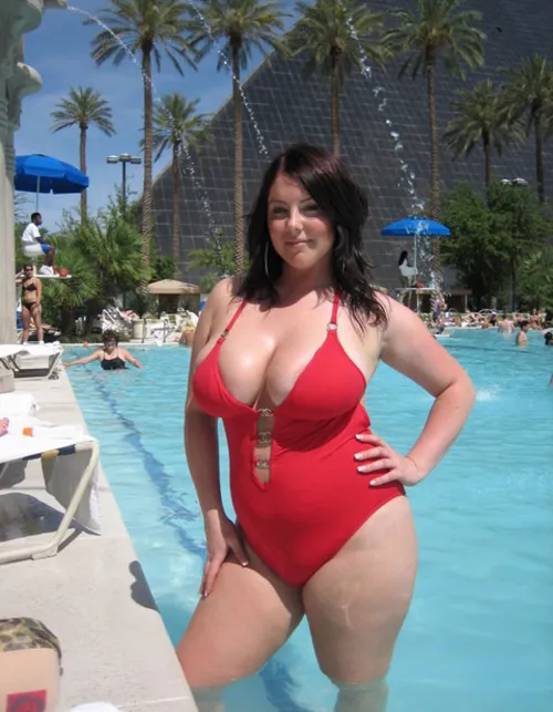 Thumbnail KrakenRu's Pool Delight - A Refreshing BigTitsInBikinis Retreat