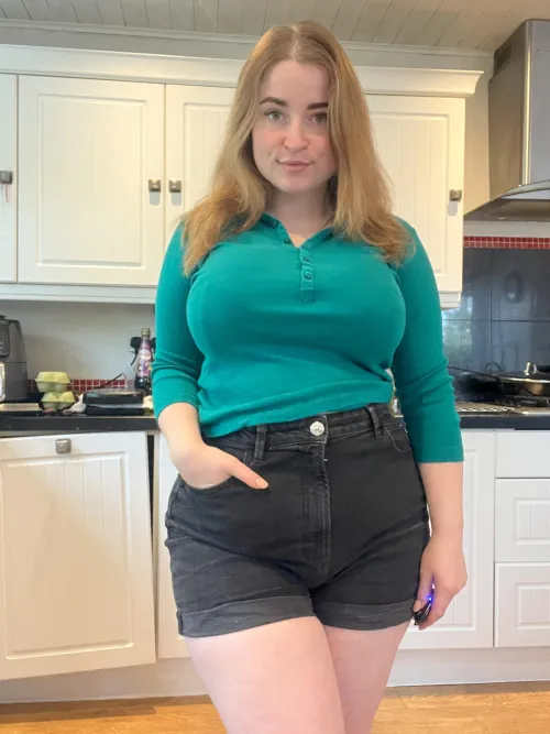 Thumbnail Color or Nature: The Busty Dilemma | ymervegax | 2busty2hide