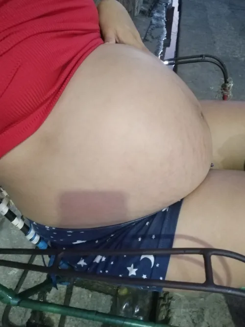 Thumbnail akmv1312's Reflects on Her Almost-Ready Pregnancy Belly