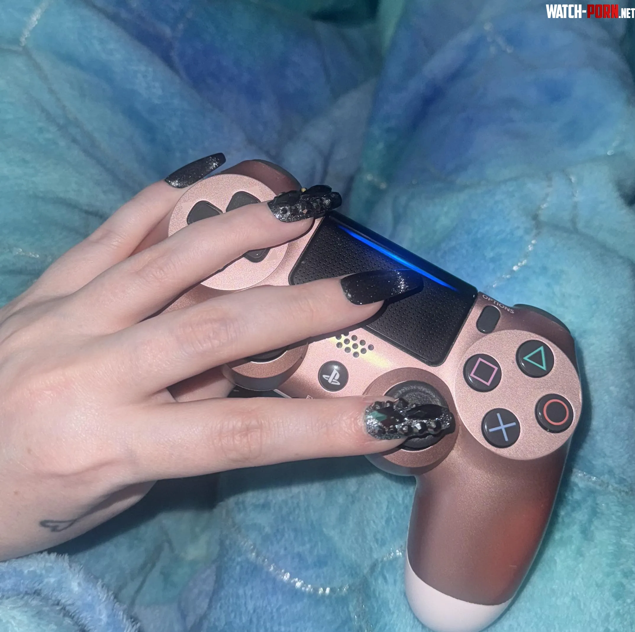 who doesnt love a gamer by kiss_me_bye_
