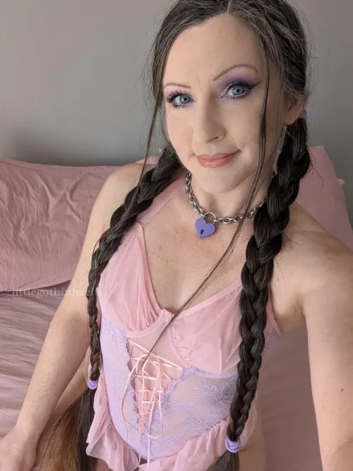 Thumbnail Southern Charm: Unveiling the Beauty of an Amateur MILF | littlegothinheels