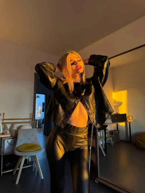 Thumbnail xjadiexbaddiex in a Stylish Leather Outfit