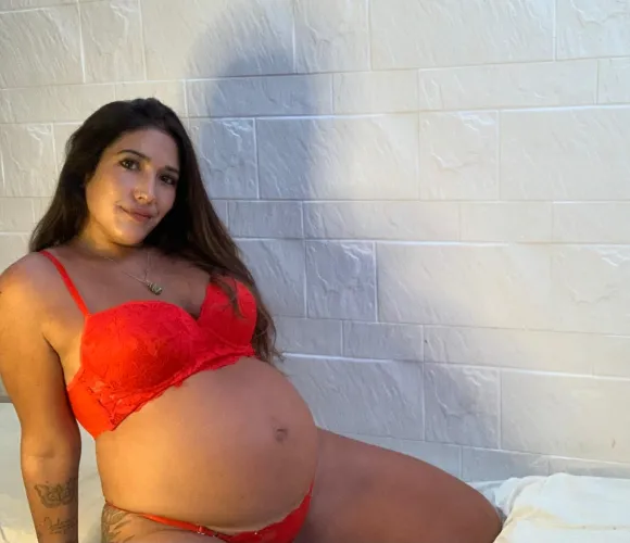 Thumbnail sweetsophie01's Question: 'Would You Sleep with a Pregnant Girl?'