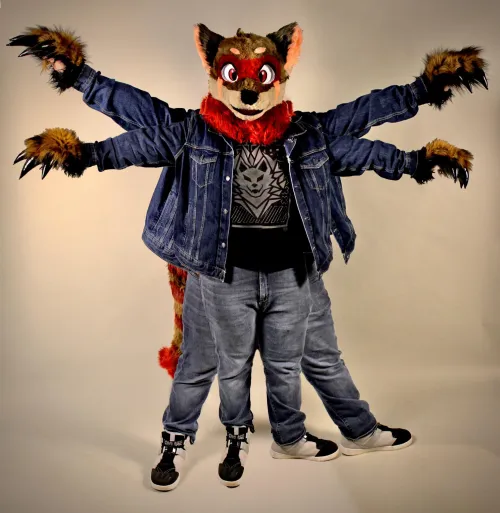 Thumbnail Vitruvian Fur: Dive into SqualyCactus's Furry Universe