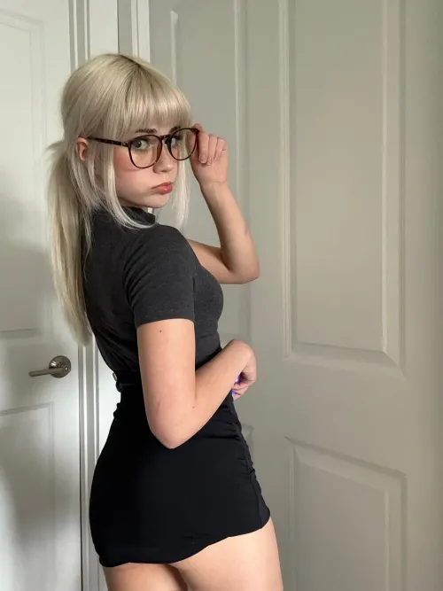 Thumbnail Pocket-Sized Secretary Ready for Duty by Jessie_Ra3 | funsized