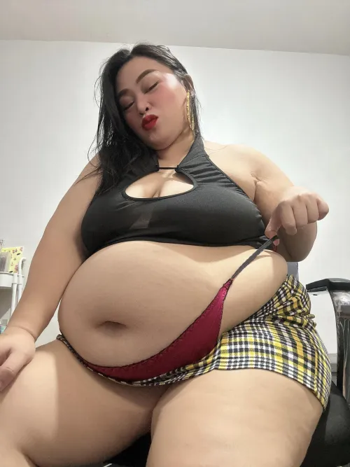 Thumbnail Embracing Squash: Wanna Be Squashed by asiabbwlove | Stuffers