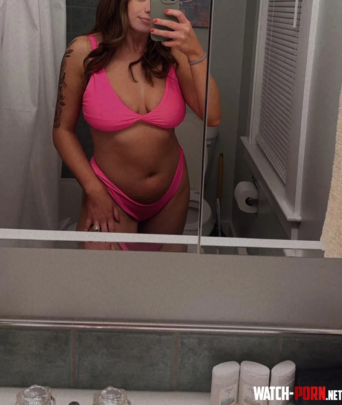 Who wants to see whats under this top nsfw bikinibody babe by Sophie_morgan