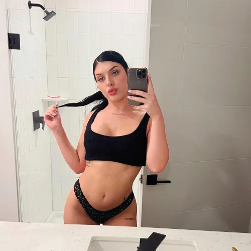 Thumbnail MirrorSelfie: Capturing a Typical Mirror Moment | Hardboiledsex