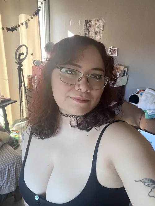 Thumbnail Unveiling the Seductive Cleavage with SeffyBaby's Witty Title