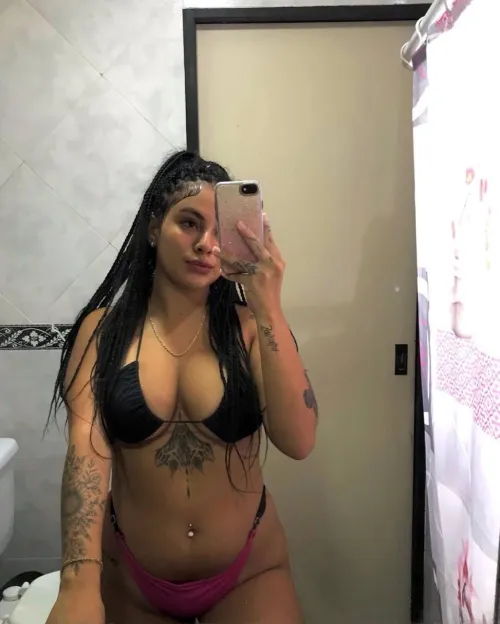 Thumbnail Sexy Reflections: Asses and Bikini Bodies | shophiaroy