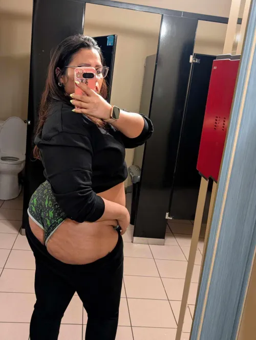 Thumbnail Confident Displays: Embracing Cellulite with the_czar_got_cake