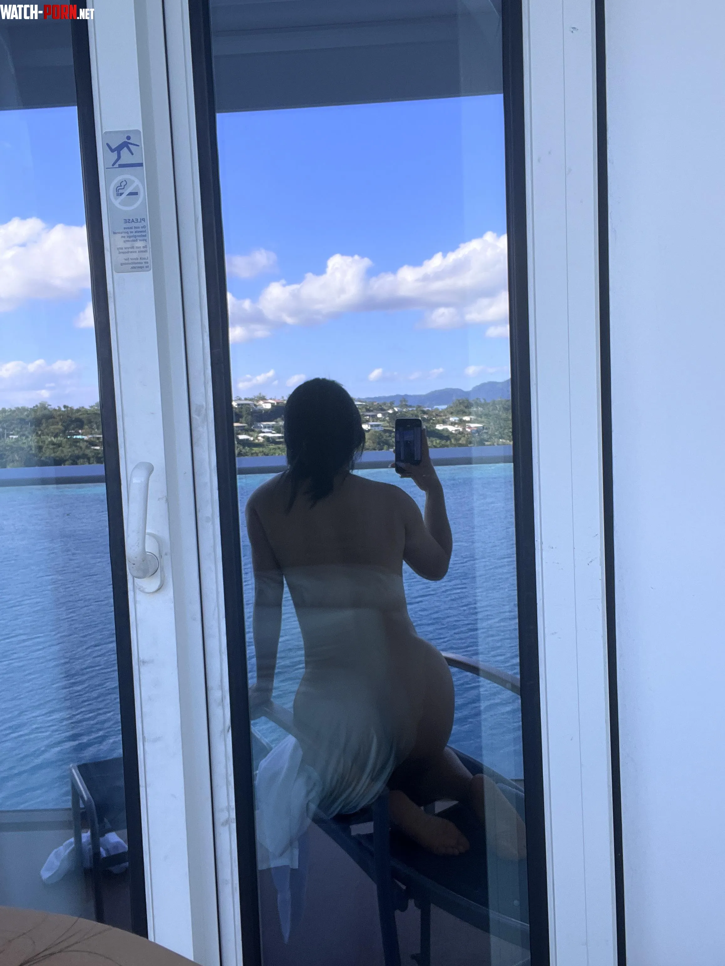 How can I find a single male for threesome X on the cruise by GRAPHXDD