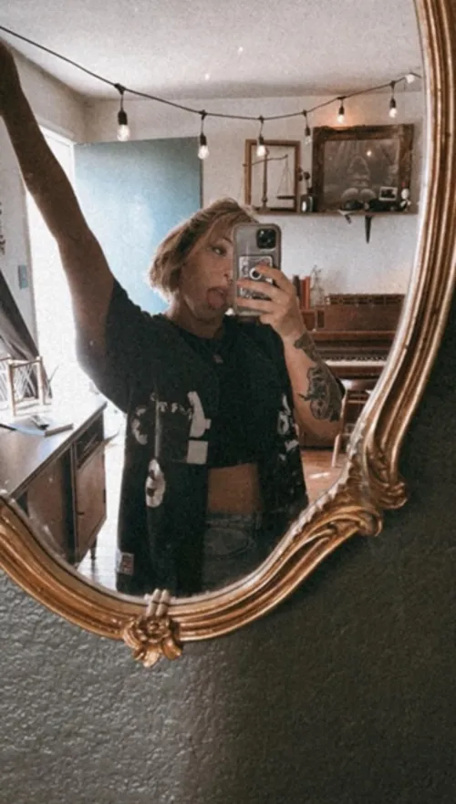 Thumbnail Shaybaby_666's Throwback to Short Hair & Crop Tops - A Fashion Journey