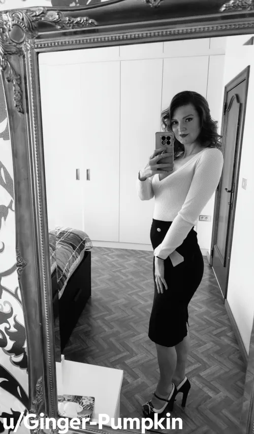 Thumbnail Well Hello There: Mirror Selfie Surprise | Ginger-Pumpkin