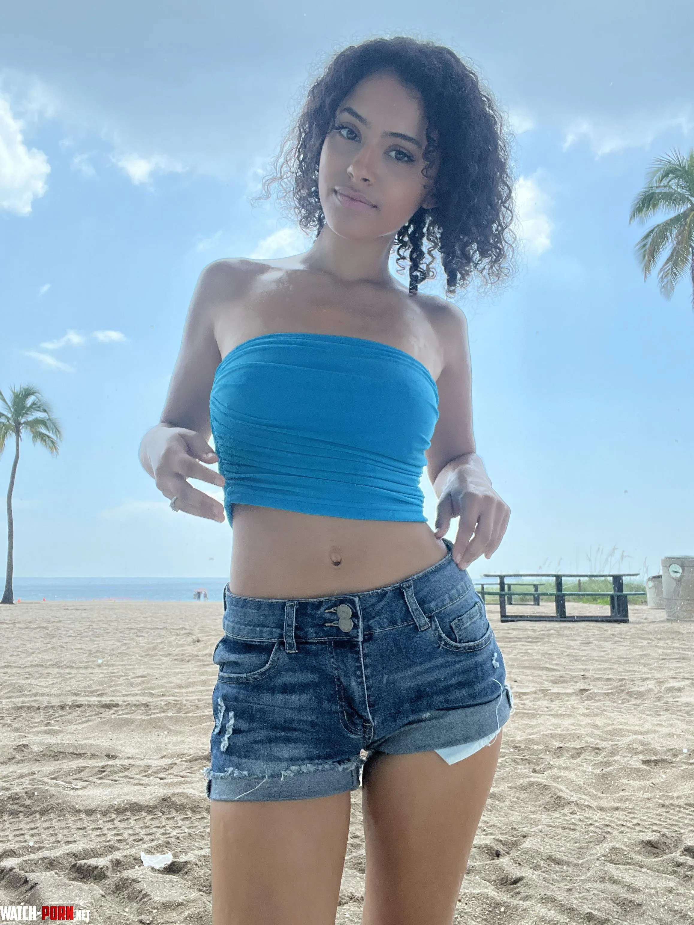 just a simple look by naomidazexo