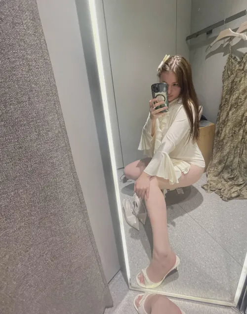 Thumbnail Brutally Honest Thoughts on MirrorSelfies by SweetyGirlyy