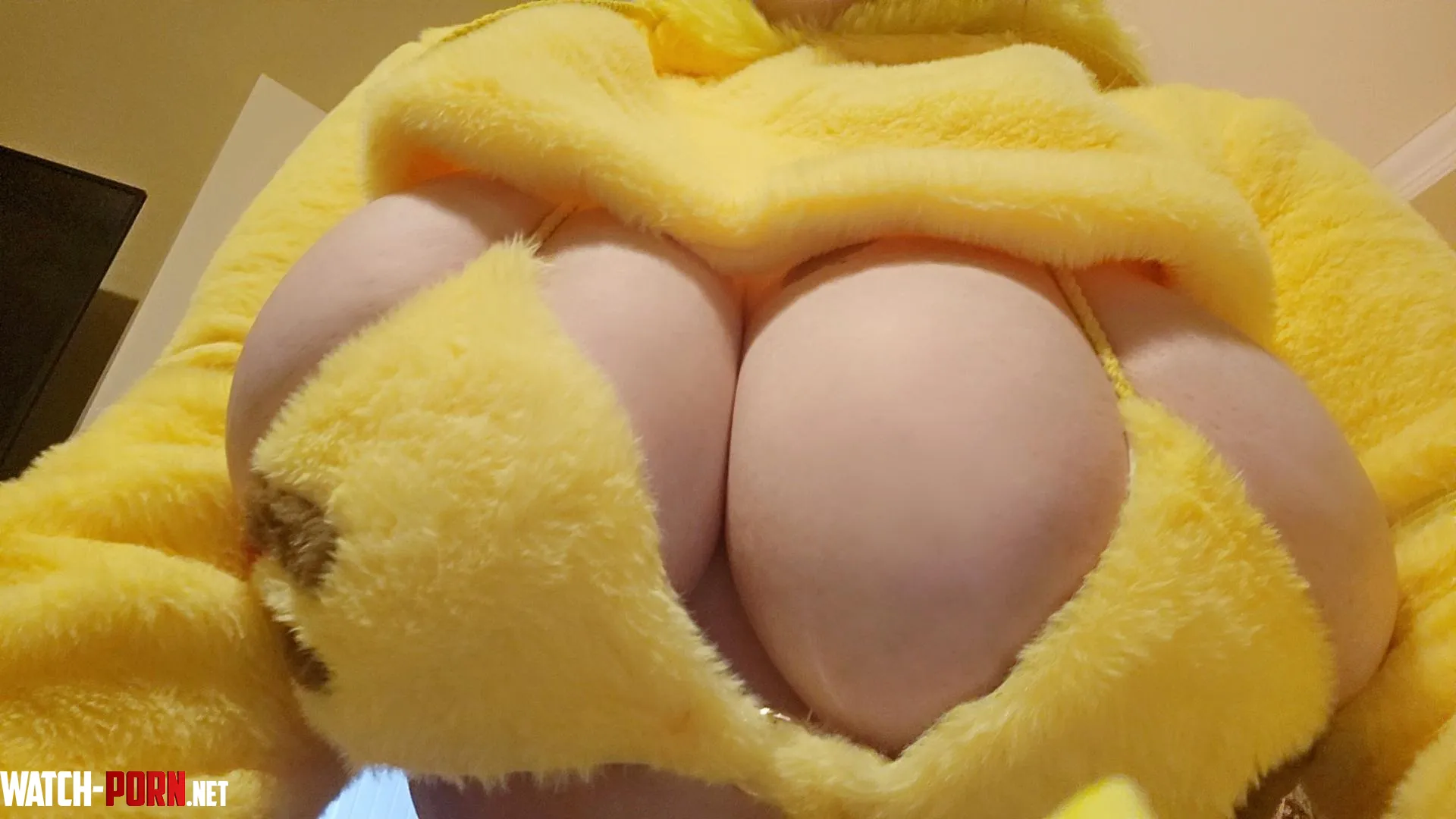 My pikachu cosplay can barely contain these puppies lol by strawbwunni