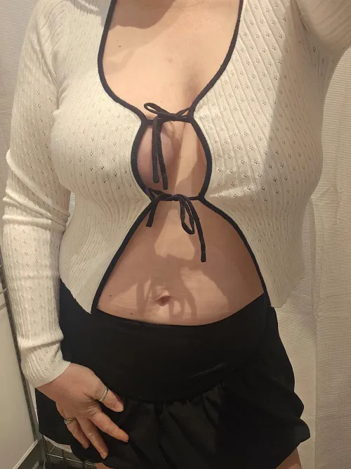 Thumbnail Eye-Catching Outfit: Braless Shopping with 43F by Easterniowahotwife