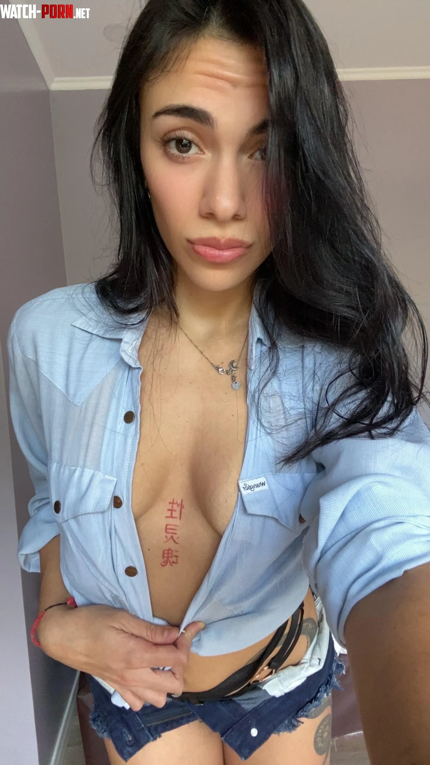 Come closer and take a little peek by xxxNikkiFxxx