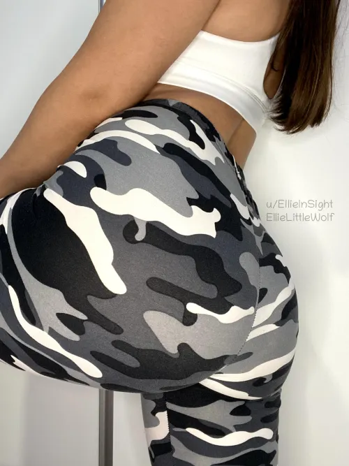 Thumbnail Imagining the Slow Peel-Off - Leggings by EllieInSight
