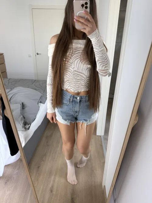 Thumbnail Kitty Dreams: Exploring the World of croptopgirls with Kitty_dreamsss