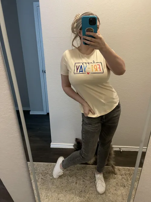 Thumbnail Happy Friday Vibes: Enjoying the Weekend with AboutTheBoobs