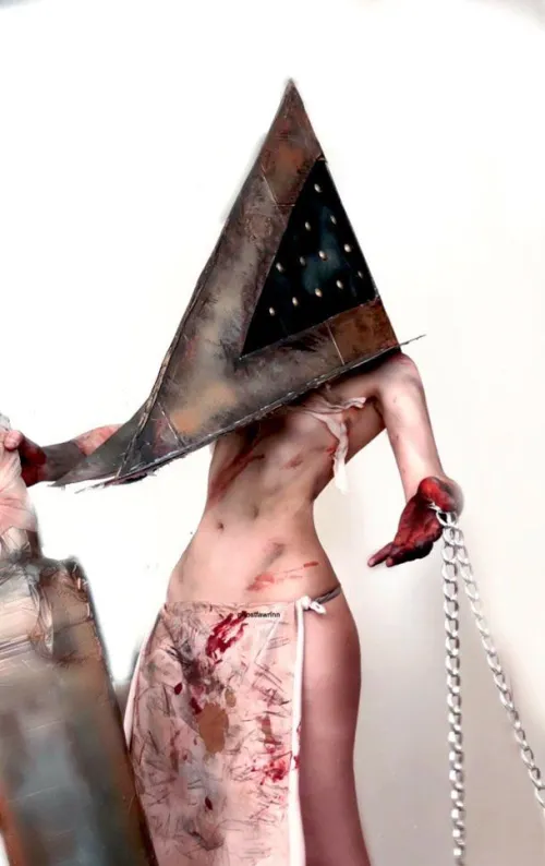 Thumbnail Ghostfawnn's Eerie Pyramid Head Cosplay from Silent Hill