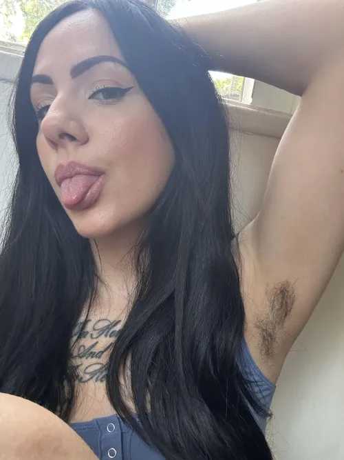 Thumbnail Exploring the Allure of Dark Armpit Hair for HairyArmpits Enthusiasts