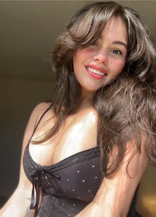 Thumbnail mollyzedolly's Red Lip Classic Vibes | A Cleavage Journey
