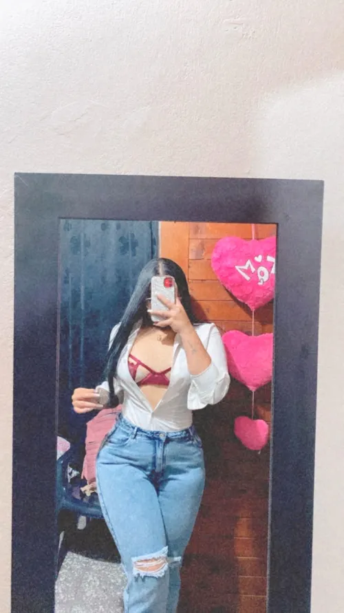 Thumbnail Latina's Endearing Waiting Routine Post-Work | yourfavgoodgurl
