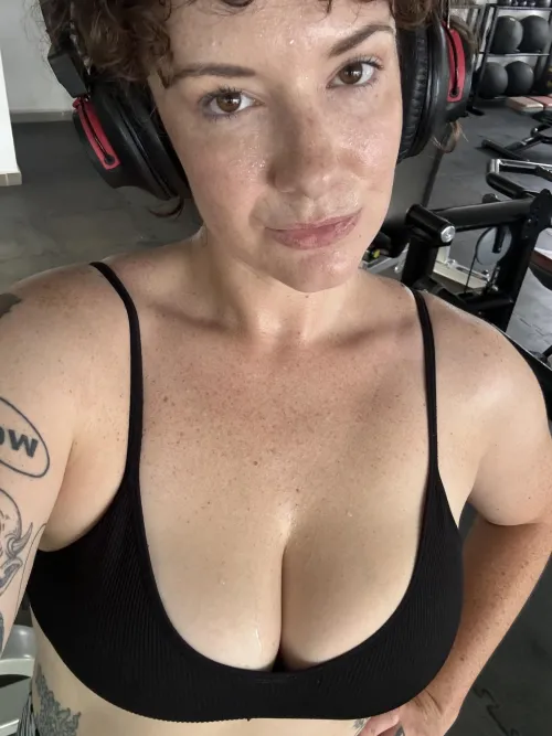 Thumbnail Wellclean Me Up by MAN_KEGELS | SweatyGirls Category