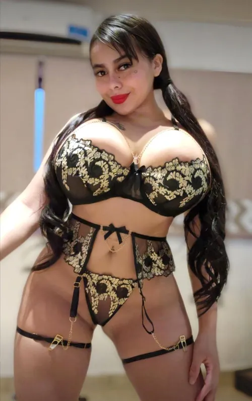 Thumbnail Delight in reeseejammma's 'Delicious Curves Everywhere' Post