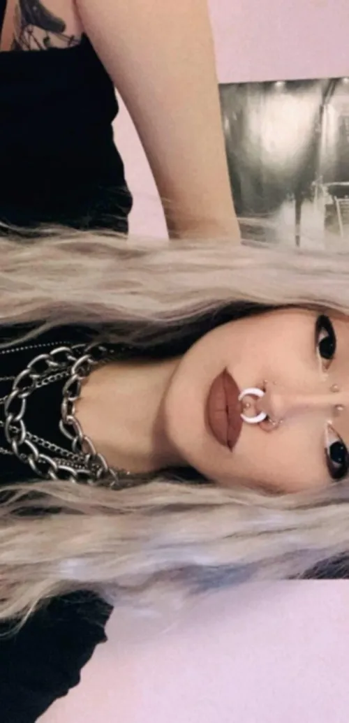 Thumbnail LivingDeadGothh Explores the Relationship Between Collars and Horniness