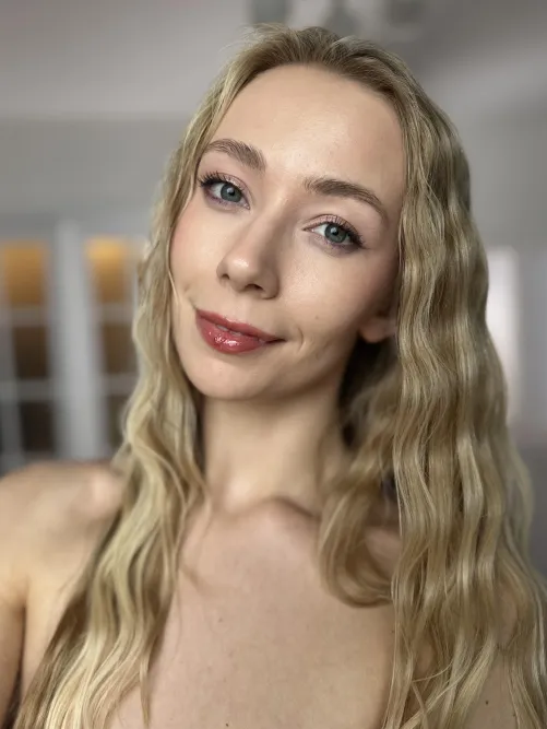 Thumbnail Positivity & Sensuality Combined: Fashefora's Journey
