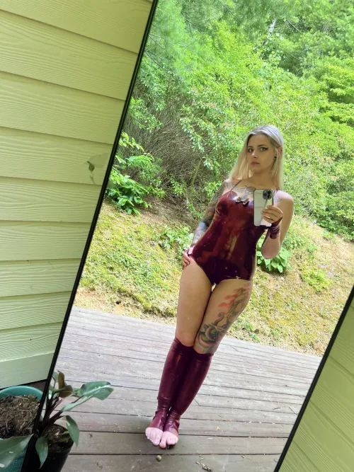 Thumbnail MistressMercyxoxalt's New Reflective Bodysuit in ShinyPorn Category