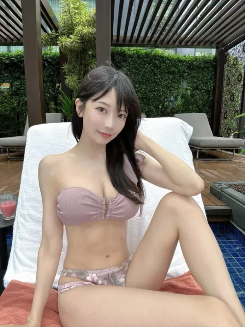 Thumbnail Dive into Seduction: akane kogurashi's Gravure Allure
