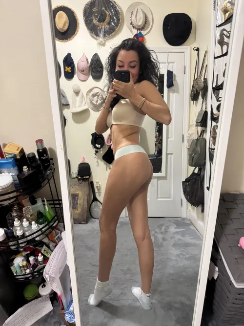 Thumbnail Hi My Love: A MirrorSelfie Tale by Sirilyche