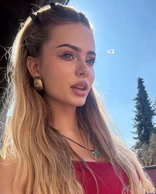 Thumbnail Sara Crumbleleg: Admire Beautiful Girls with Ken789gh