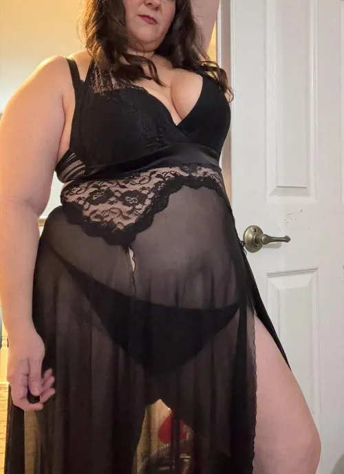 Thumbnail NerdyCurvyWifey is 'Back in Black' in the BBW universe