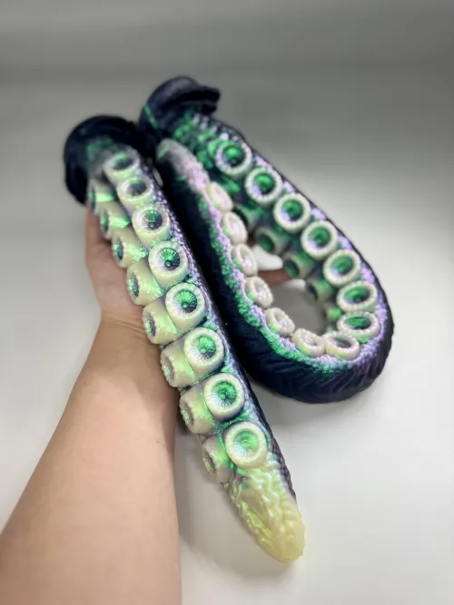 Thumbnail Goth babe tentacles  yes they shift from green to purple by ppsculptors