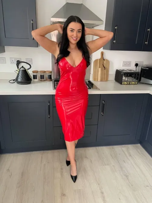 Thumbnail Ideal First Date Outfit: Tight Dresses Unveiled